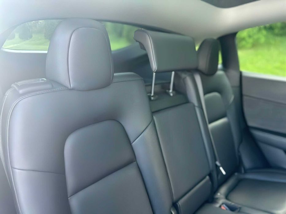 Tesla Model Y Long Range      2020
