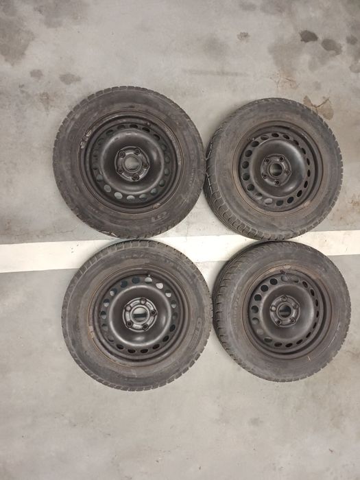 Felgi stalowe z oponami zimowe R15