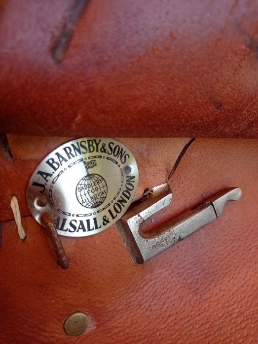 Skórzane siodło sygnowane J.A. Barnsby & Sons London