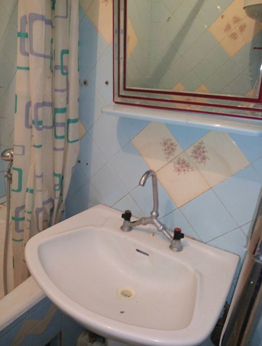 4 кімнатна.Кімнати роздільні.Сотовий проект.4 лоджіі. ГАЗ.Загальна 85м