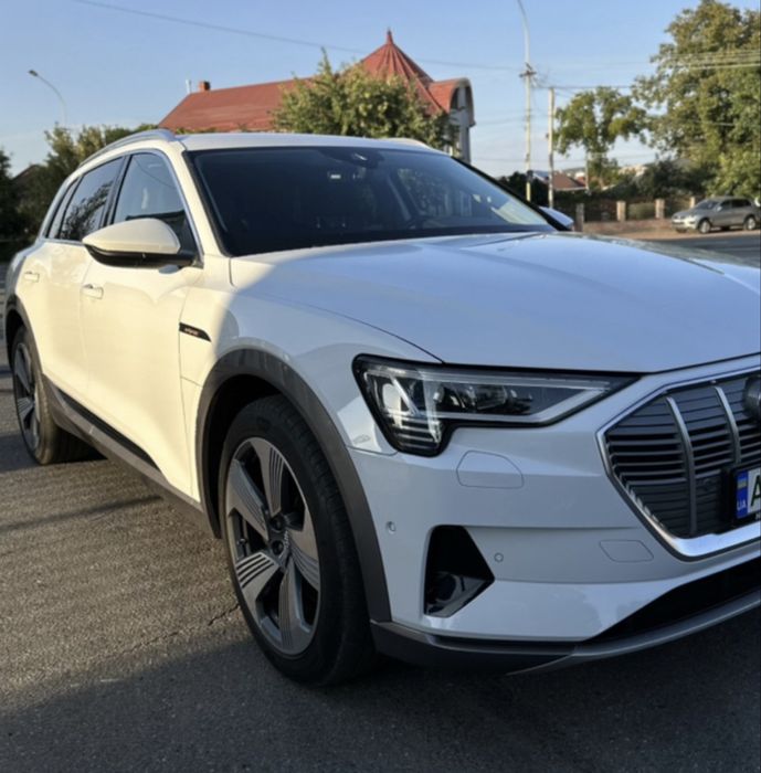 Audi E-tron 95 kwt Автомобіль