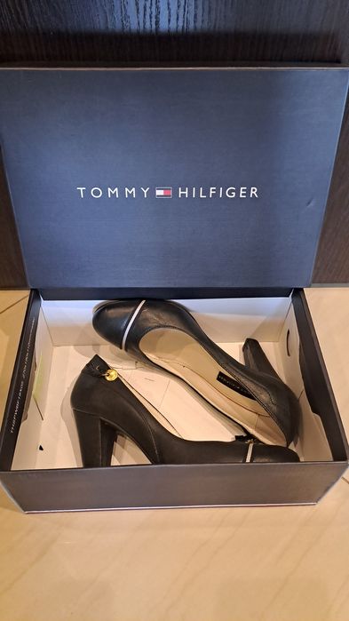 Buty na obcasie Tommy Hilfiger skórzane rozmiar 36