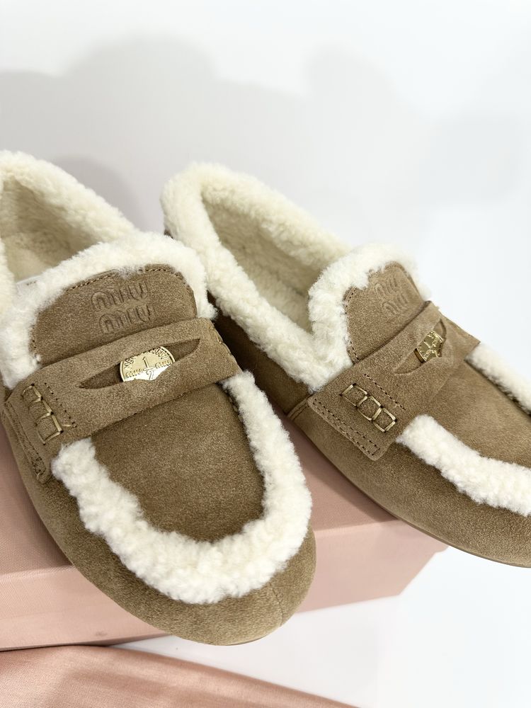 Лофери Miu Miu з овчиною 40
