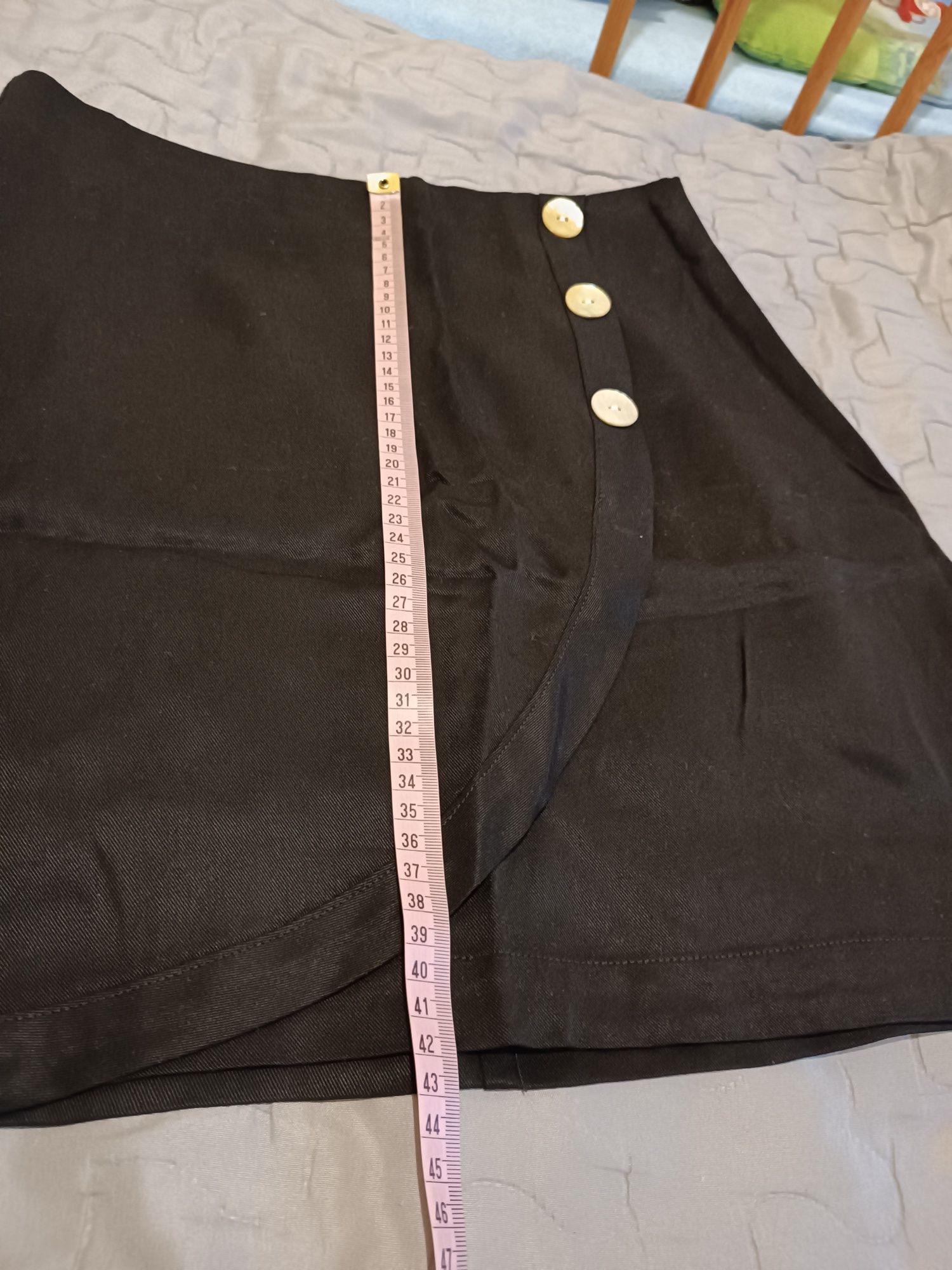 Spódnica z wyglądu jak zakładana czarna perłowe guziki 38 M Camaieu