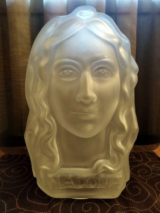 Escultura em vidro "Madona"