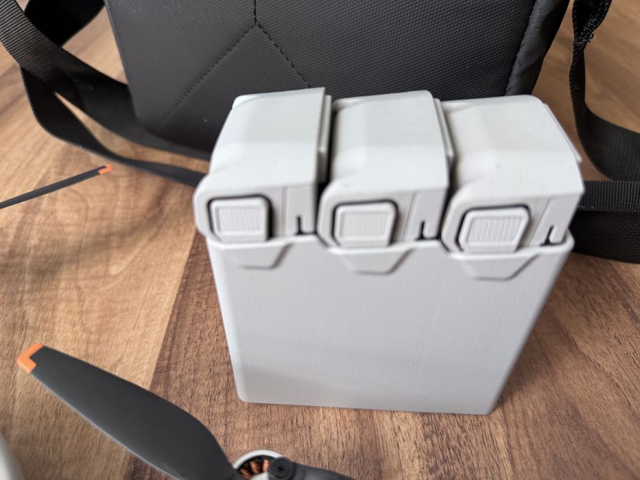 Dron. Dji mini 3 fly more combo. RC