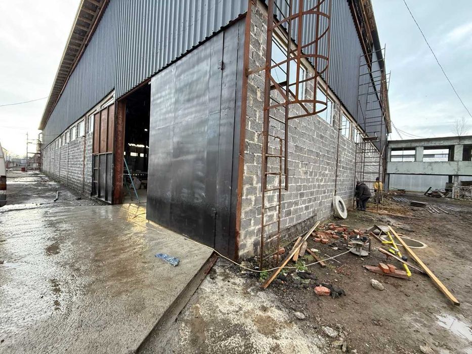 Продам виробничо-складське приміщення в м. Калуш 2000м2