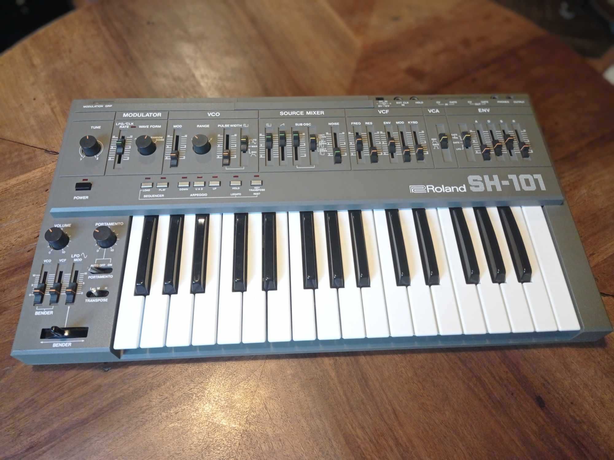 Roland SH-101 Syntezator