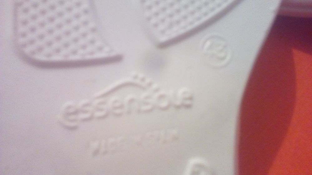 Sapatilhas brancas novas, número 43 Domyos