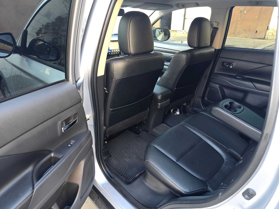 Продам свой Mitsubishi Outlander 2.4л ( ОФИЦИАЛ,  МАКС. КОМПЛЕКТАЦИЯ )