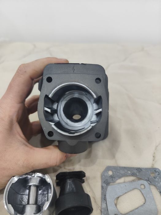 Cylinder zestaw tłok pierścienie świeca do pilarki 44 mm