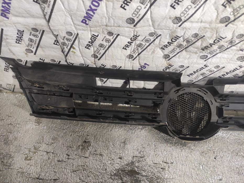 Решітка ришотка центральна Туарег таурег Touareg Tuareg NF Volkswagen