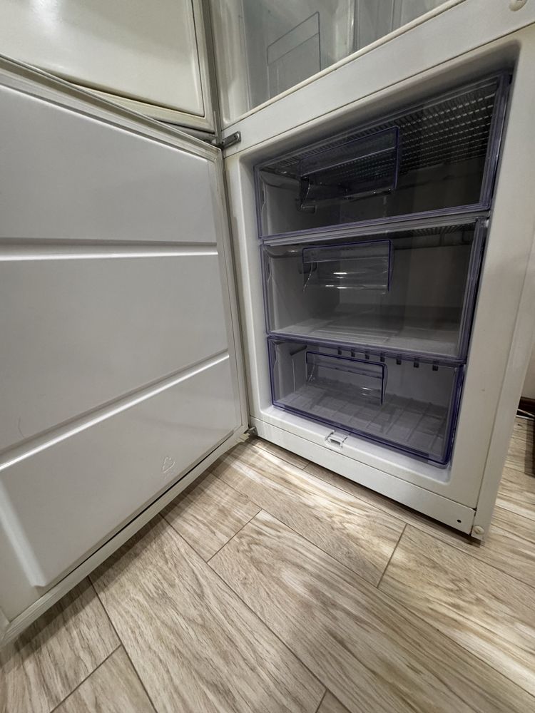 Холодильник  Zanussi вживаний