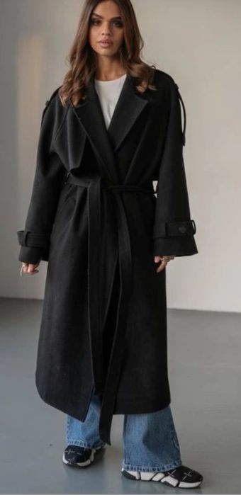 Стильне вишукате пальтт жіноче