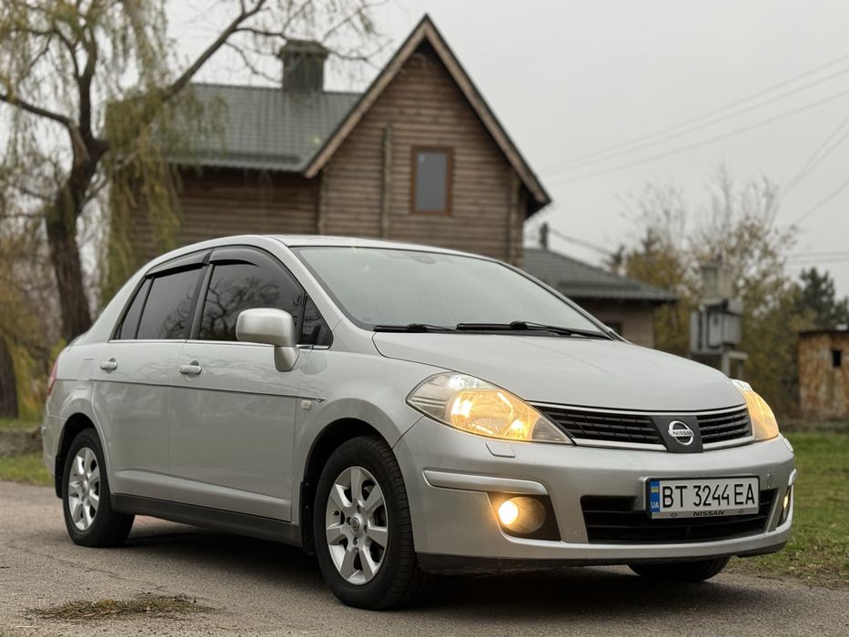 Nissan Tiida, автомат на гарній комплектаціі.