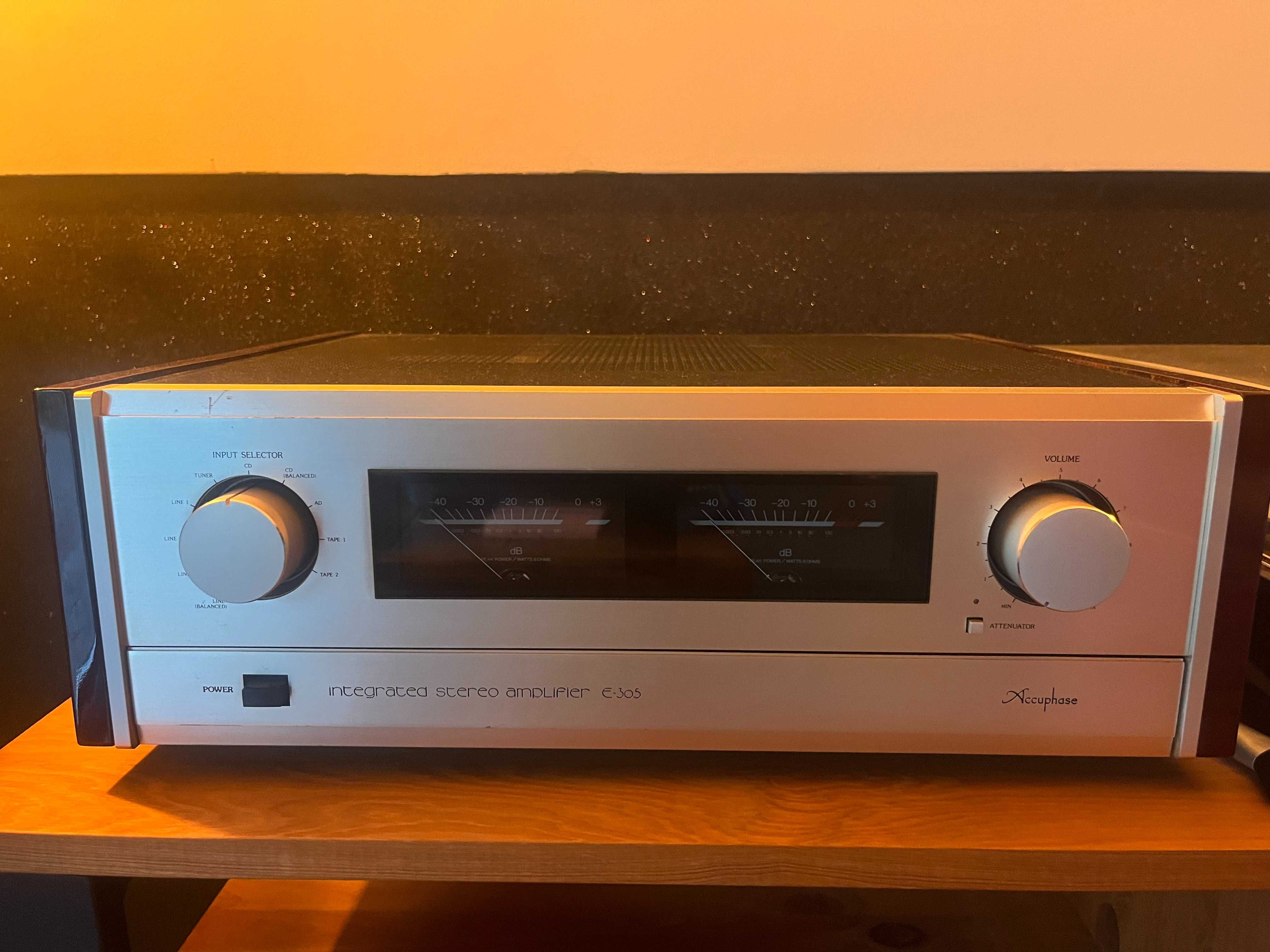 Accuphase E-305 wzmacniacz.
