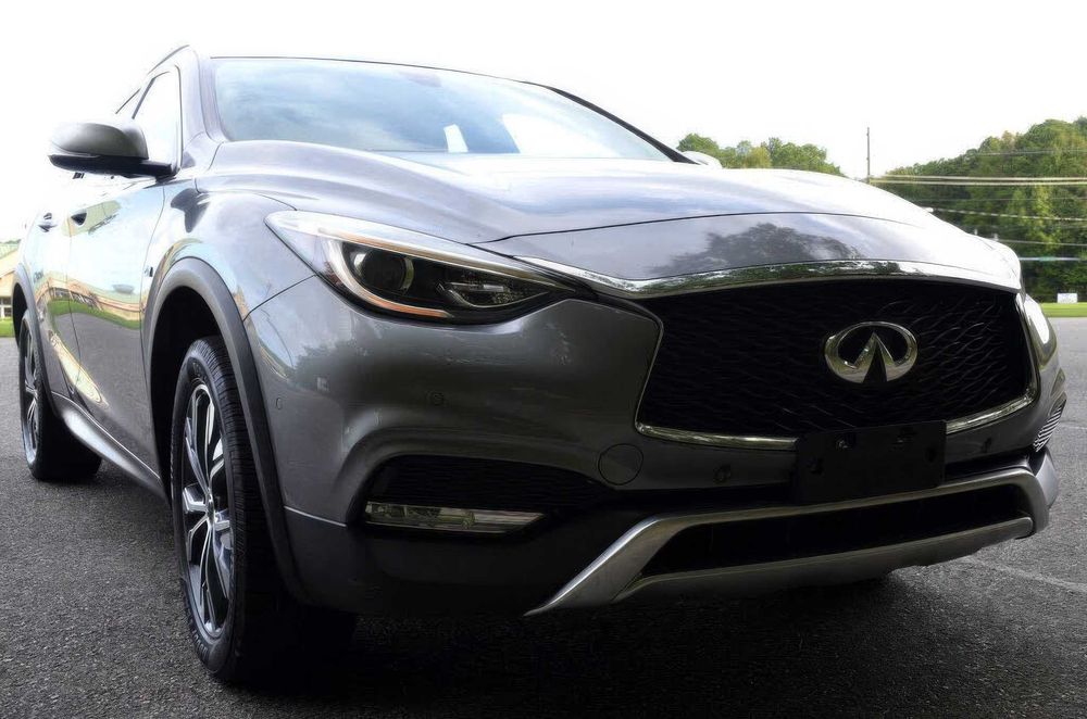 INFINITI QX30 Premium      2017