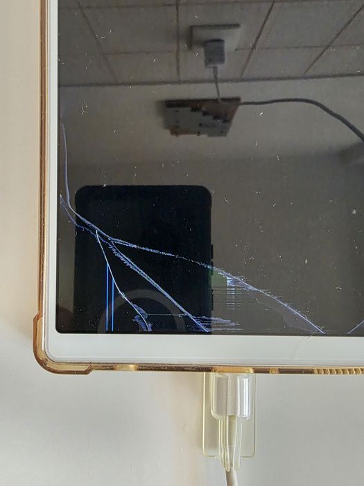 Samsung Galaxy Tab A7 com ecrã partido