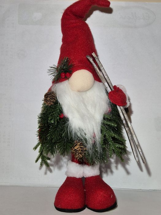 Skrzat krasnal gnom z nartami 45 cm