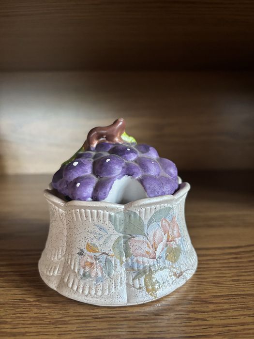 Stary schowek pojemnik na biżuterie PRL