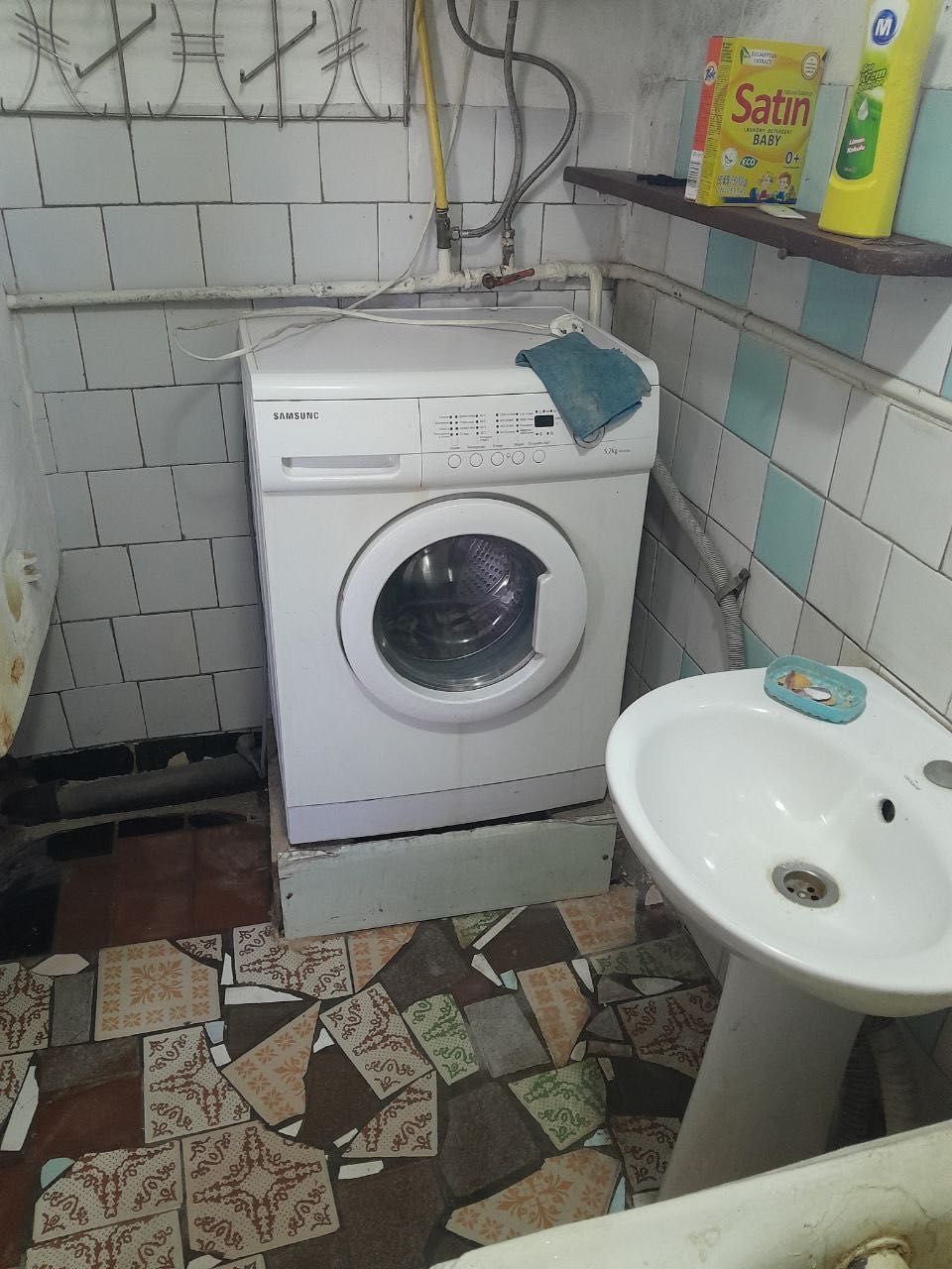 Можна з дiтьми i тваринами. На любий та довгий строк. Будiвельникам.