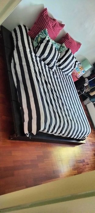 Cama de casal 2,10cm/1,95 cm em madeira maciça .. estilo japonesa