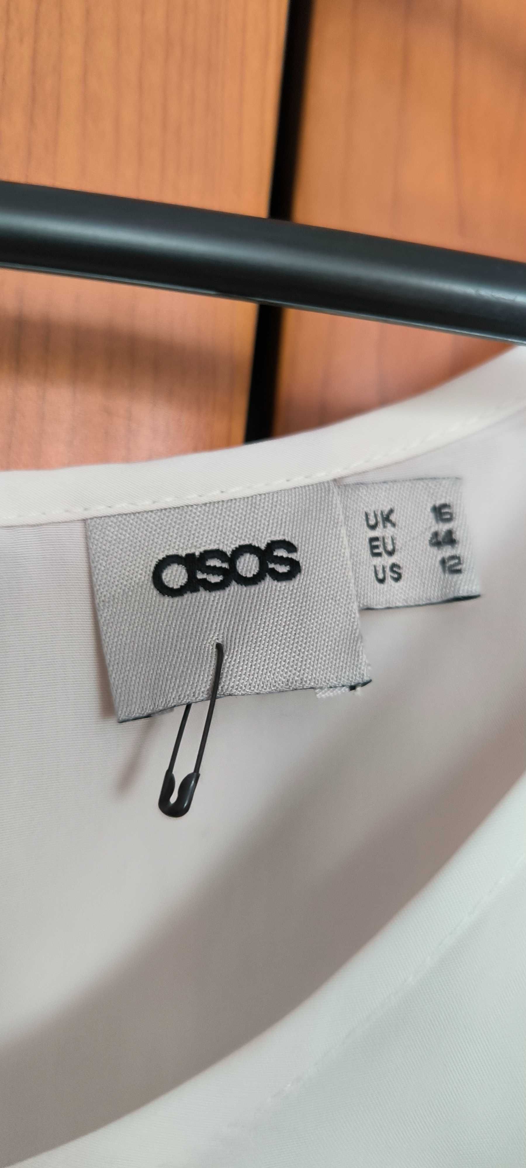 Biała sukienka marki ASOS w rozmiarze 44
