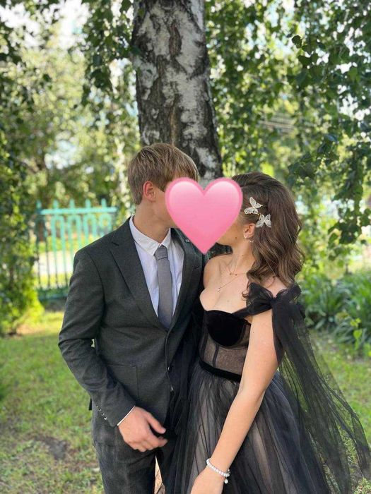 Продам шикарну випускну сукню в підлогу