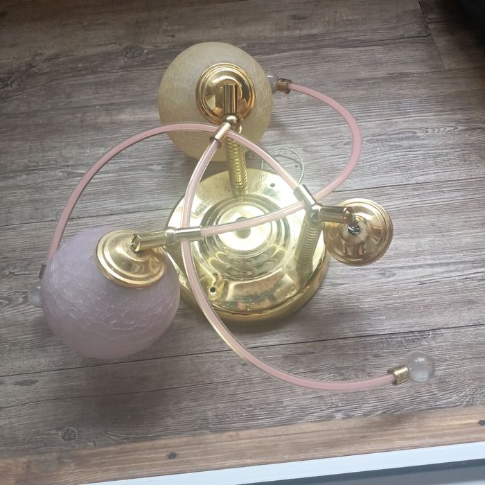 Люстра.три плафона