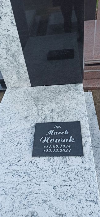 Nagrobek granitowy tablica poduszka  granitowa