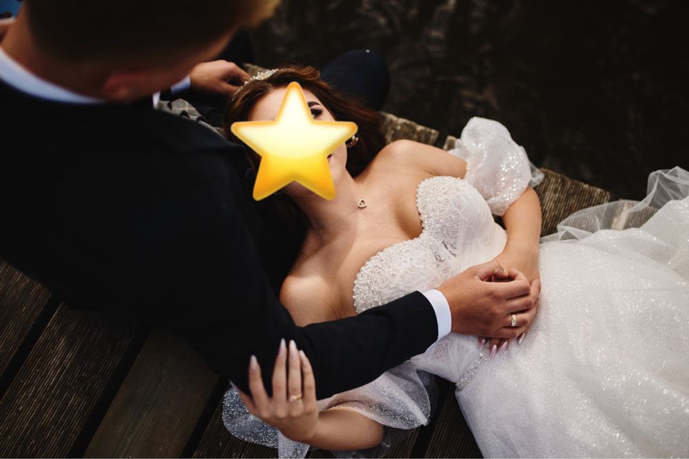 Suknia ślubna gorsetowa błyszcząca