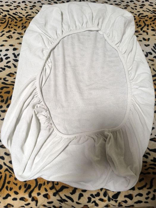 Махровая простынь на резинке на детскую кроватку/манеж