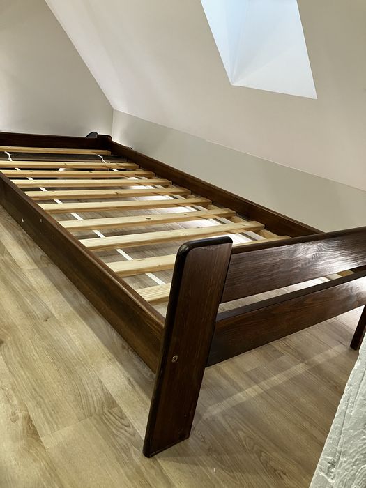 Lozko jednoosobowe drewnine