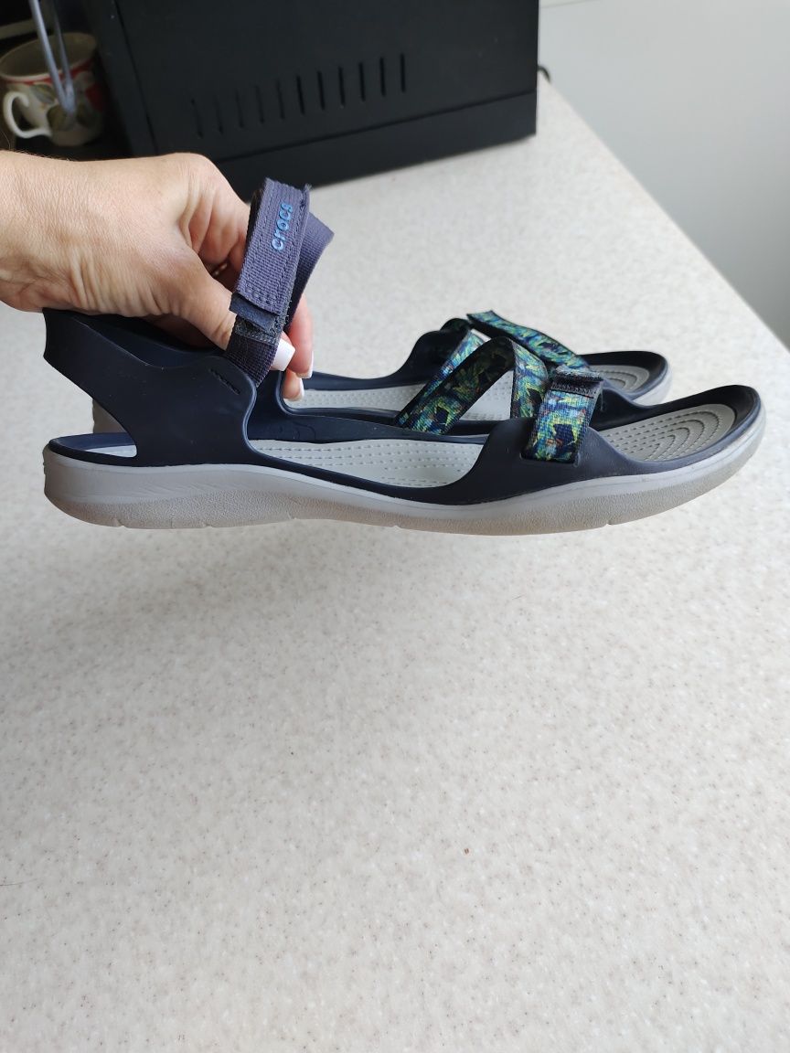Босоніжки crocs w-11