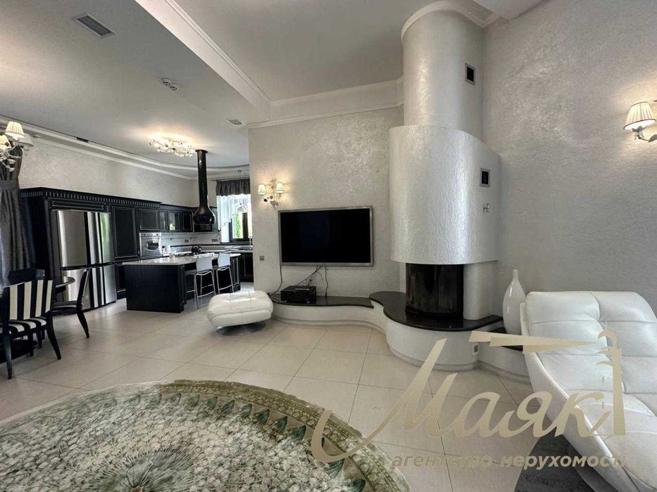 Оренда резиденції з двох будинків на 60 сотках землі в Хуторі Мригі