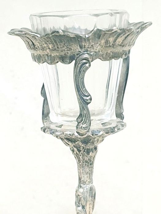 Invulgar antigo paliteiro Arte Nova em casquinha e cristal