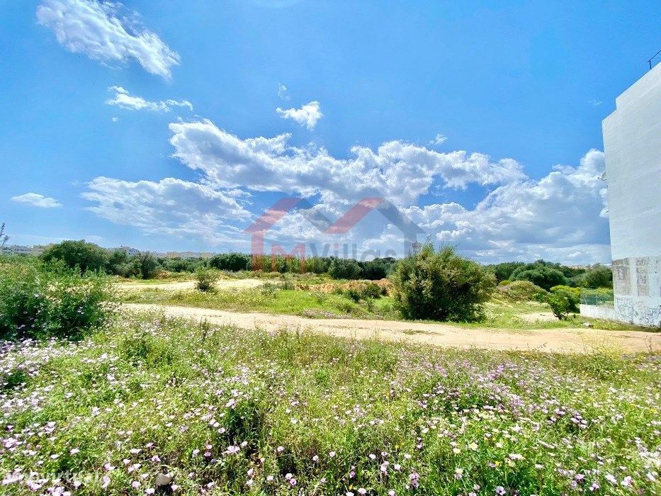 Terreno de 1.6 hectares para construção de apartamentos - Olhão