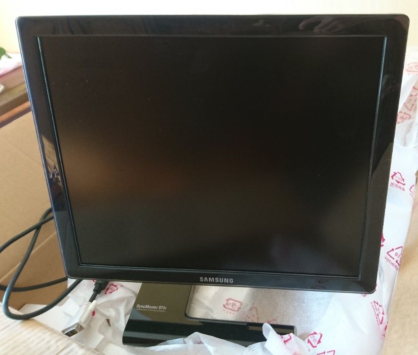 Монитор Samsung 19" Synk Master 971P