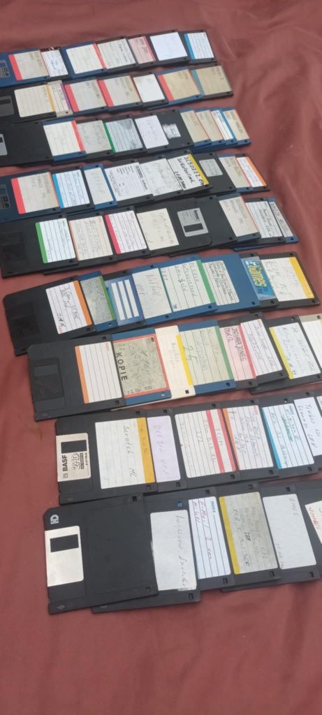 115 dyskietek Commodore PC 3.5