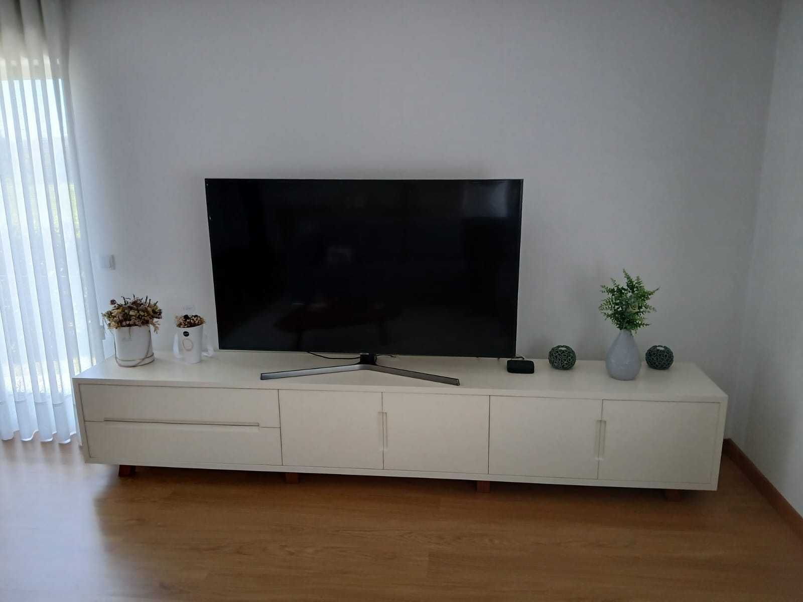 Móvel TV Lacado Branco - 3,00x0,45m - Design exclusivo