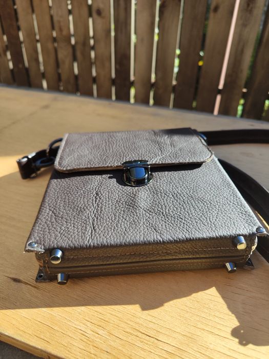 Барсетка - сумочка мужская кожаная.