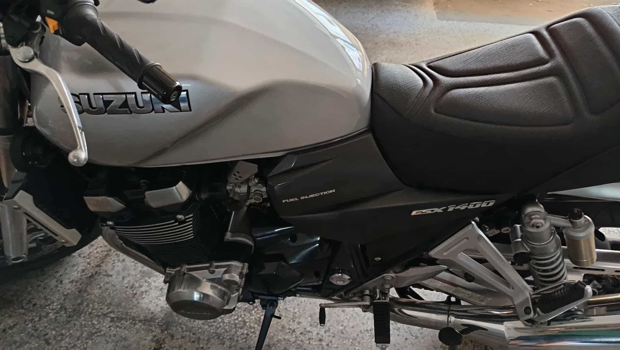 Suzuki GSX 1400 Cinza Prata - Novas fotos.