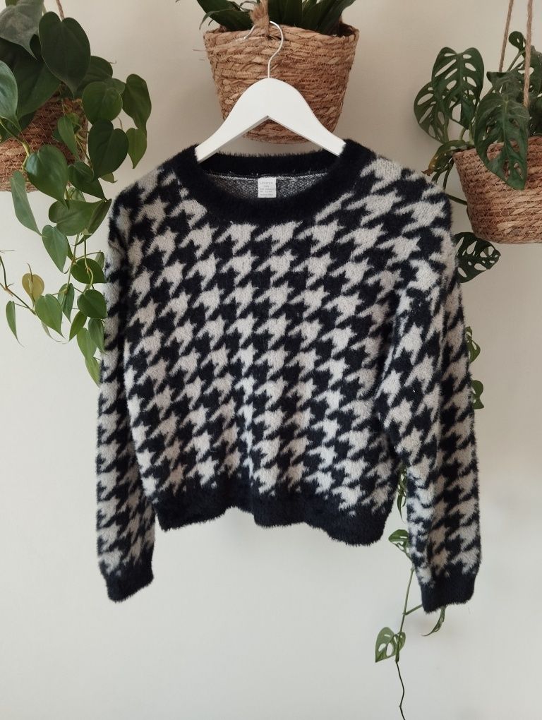 Włochaty sweter w pepitkę, czarno- szary r. S/M Lindex