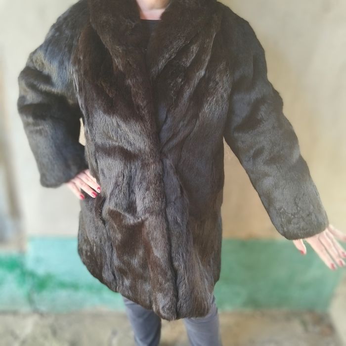 Полушубок ( батал) из натурального меха.