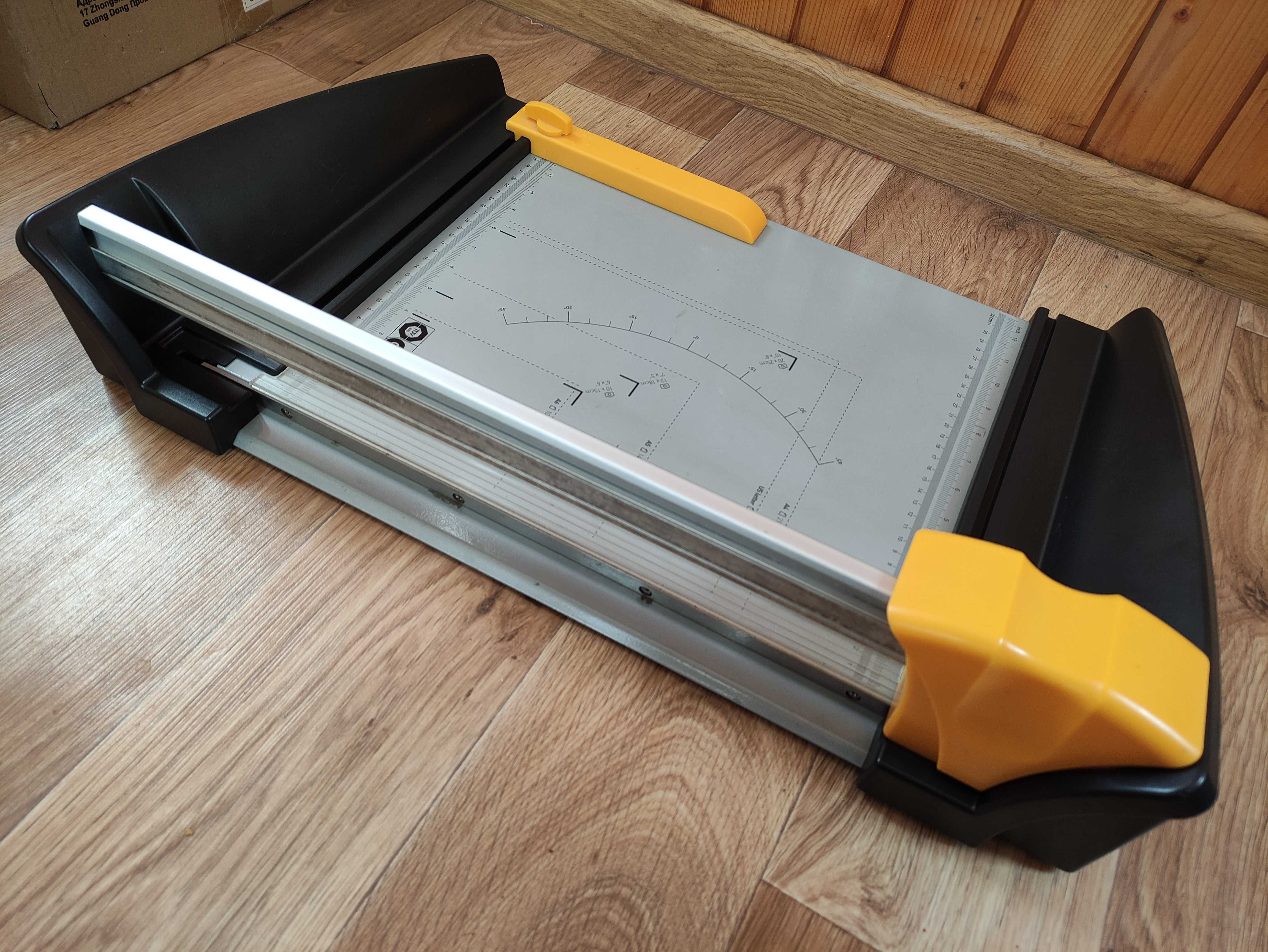 Різак дисковий Fellowes Atom A4