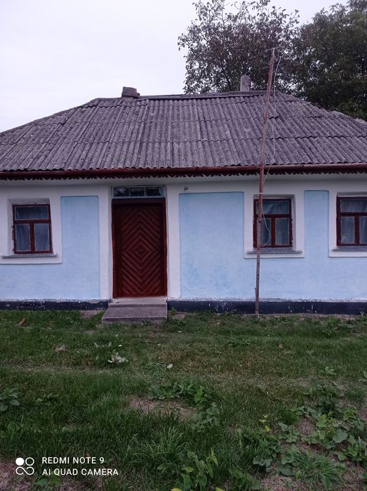 Продам будинок  та 23 сотки землі  в с.Довжок
