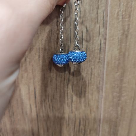 Kolczyki Apart Beads srebrne z niebieskimi koralikami
