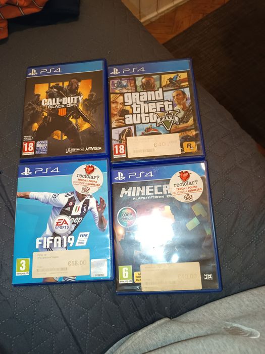 PlayStation 4 com jogos e extras