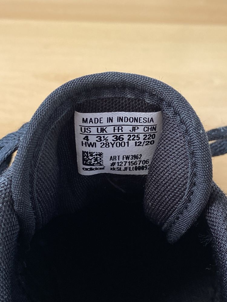Ténis Adidas em bom estado