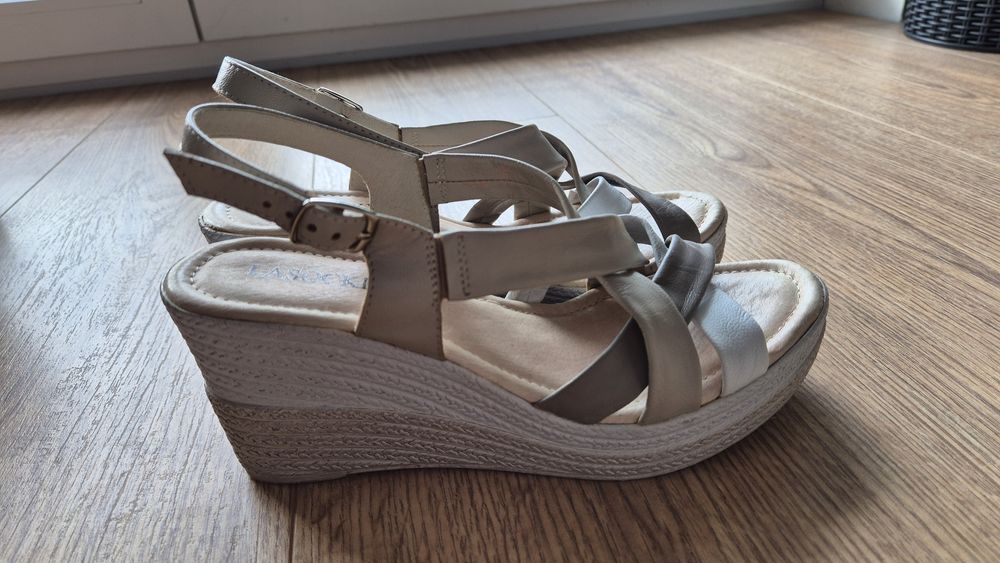 Buty na koturnie LASOCKI 40